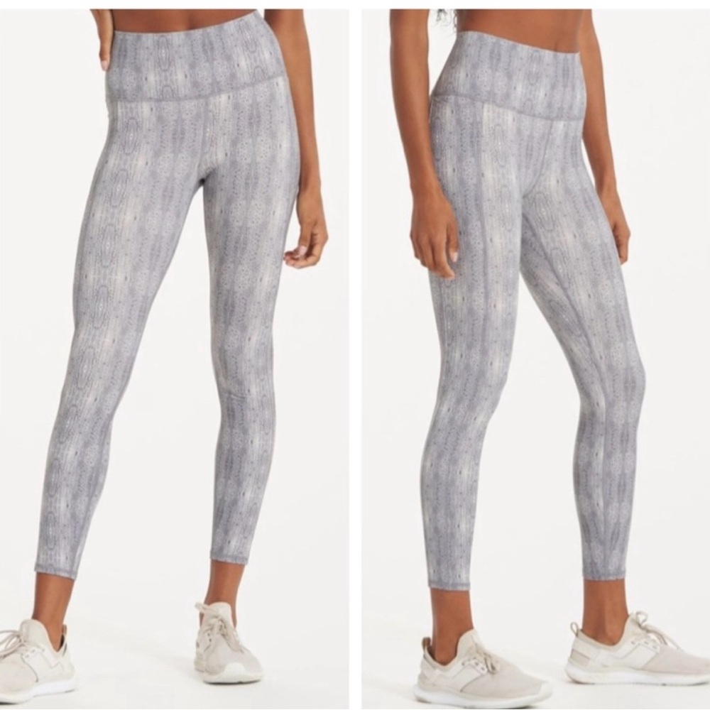 Vuori Studio Pocket Gray Dune Snake Leggings. Size Small